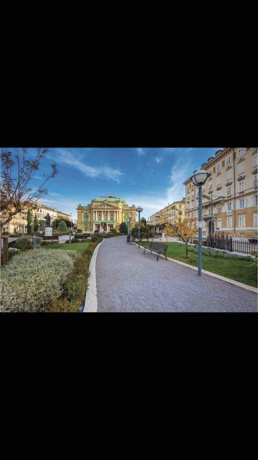 Apartman Vidi Lägenhet Rijeka Exteriör bild